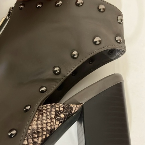Mark Gray Studded Sling Booties Women’s Size 8 Retro Peek Of Snakeskin Edgy - Picture 7 of 14